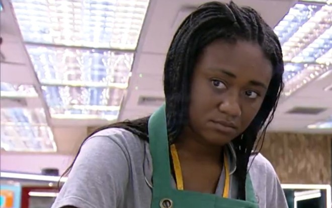 Sarah Aline na cozinha do BBB 23