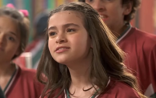 Julieta (Vittória Seixas) em cena de A Infância de Romeu e Julieta