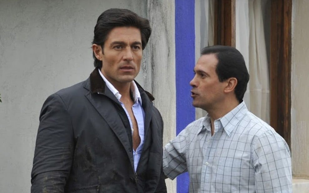 Fernando Colunga em cena com expressão séria, como Eduardo em Amanhã É Para Sempre