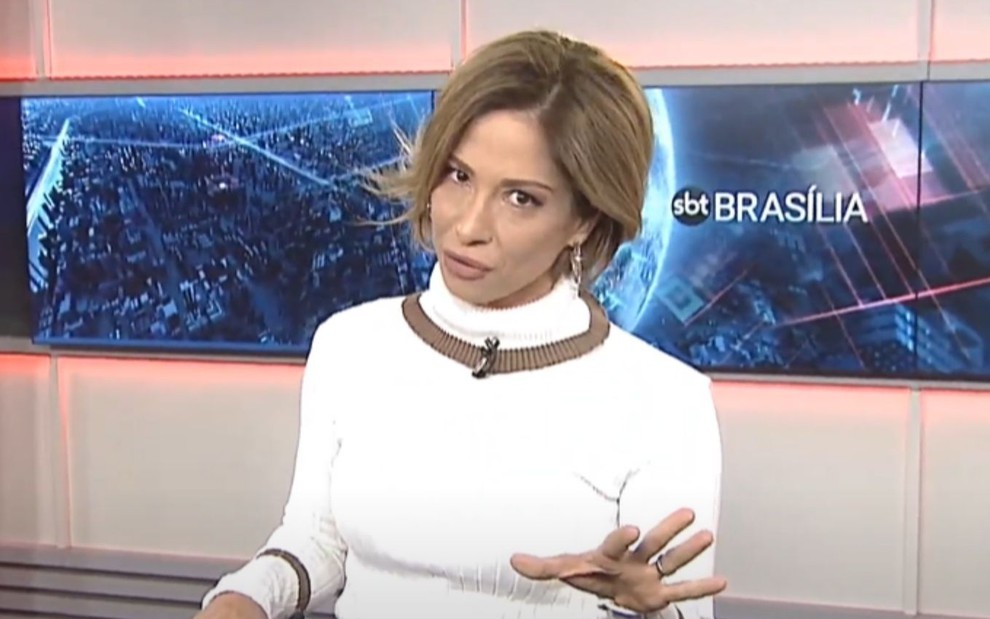 Neila Medeiros apresenta edição do telejornal SBT Brasília