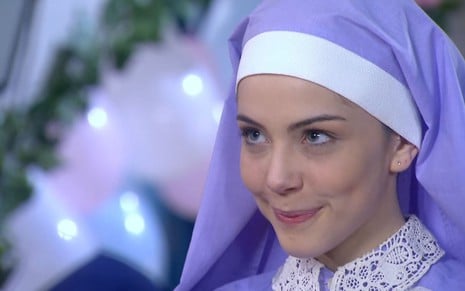 Bia Arantes em cena como Cecília em Carinha de Anjo (2016), no SBT