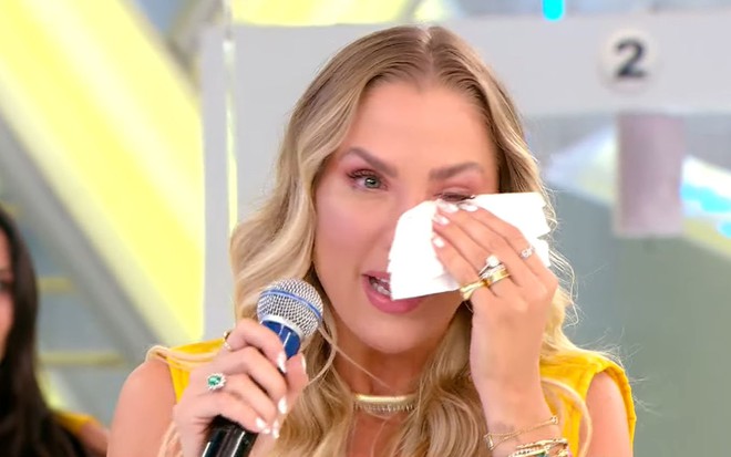 Bruna Manzon se despede do Domingo Legal em 27 de junho de 2021