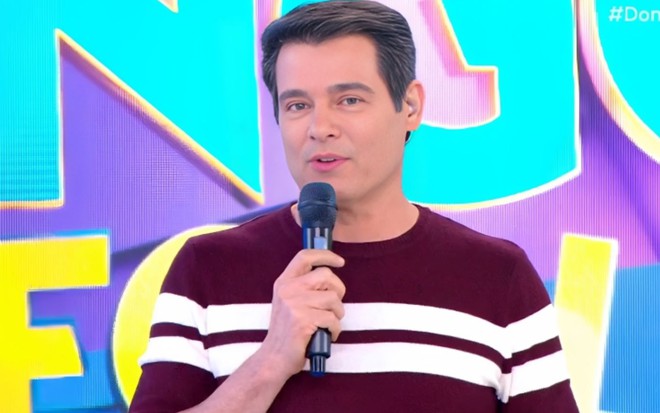 O apresentador Celso Portiolli no palco do Domingo Legal