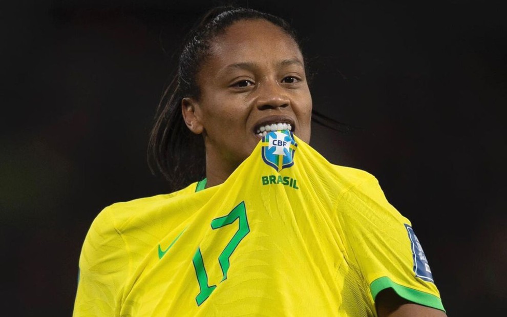 TERCEIRA TRANSMISSÃO AO VIVO EM TELÃO DO JOGO DO BRASIL NA COPA DO