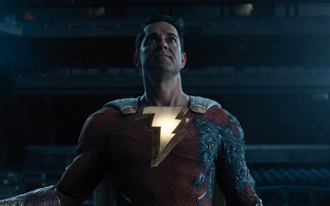 Zachary Levi em cena de Shazam! Fúria dos Deuses