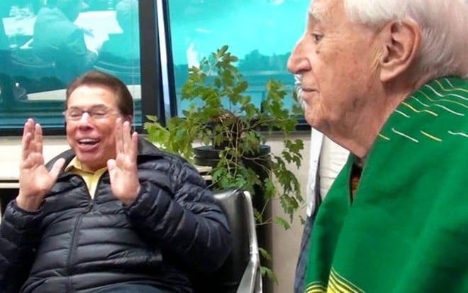 Silvio Santos conversa com o ator e diretor Zé Celso