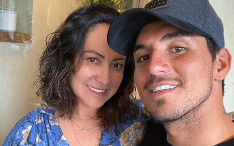 Simone Medina e Gabriel Medina em foto publicada no Instagram; eles estão abraçados