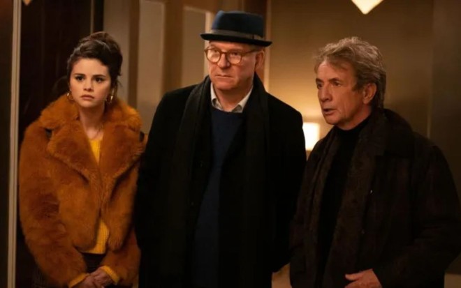 Selena Gomez, Steve Martin e Martin Short em cena de Only Murders in the Building