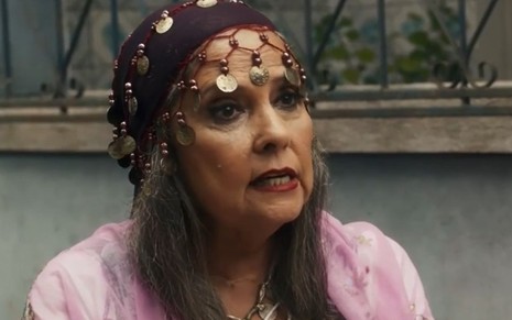 Sura Berditchevsky caracterizada como cigana na novela Travessia