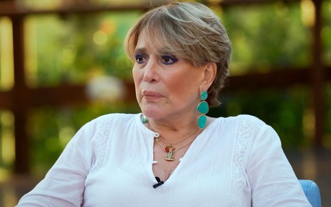 Susana Vieira usa roupa branca em entrevista ao Fantástico, da Globo