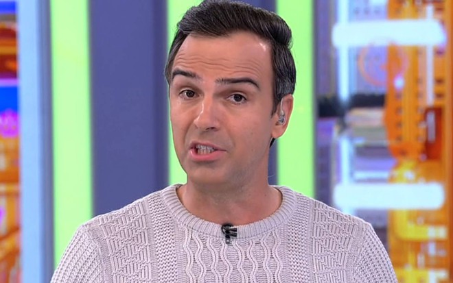 Tadeu Schmidt apresentando o BBB 23