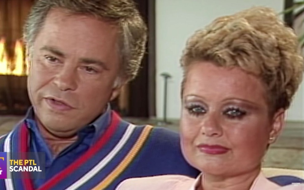 Jim Bakker e Tammy Faye (1942-2007) quando deram uma entrevista para falarem de escândalo