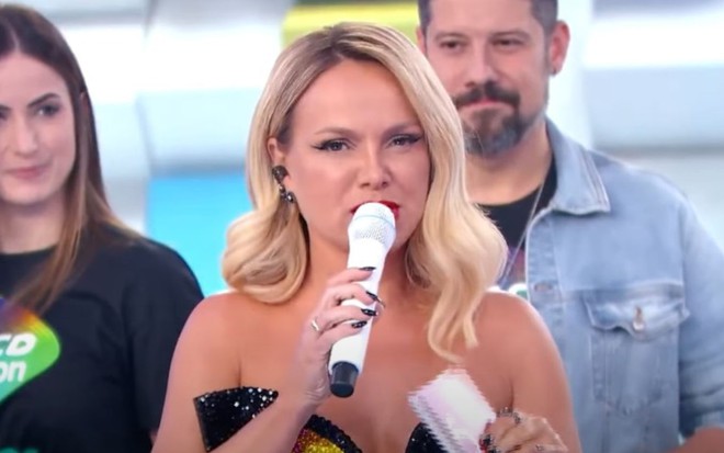 Eliana no palco do Teleton, do SBT