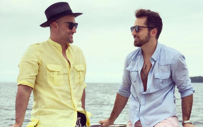 Imagem de Paulo Gustavo e Thales Bretas em viagem