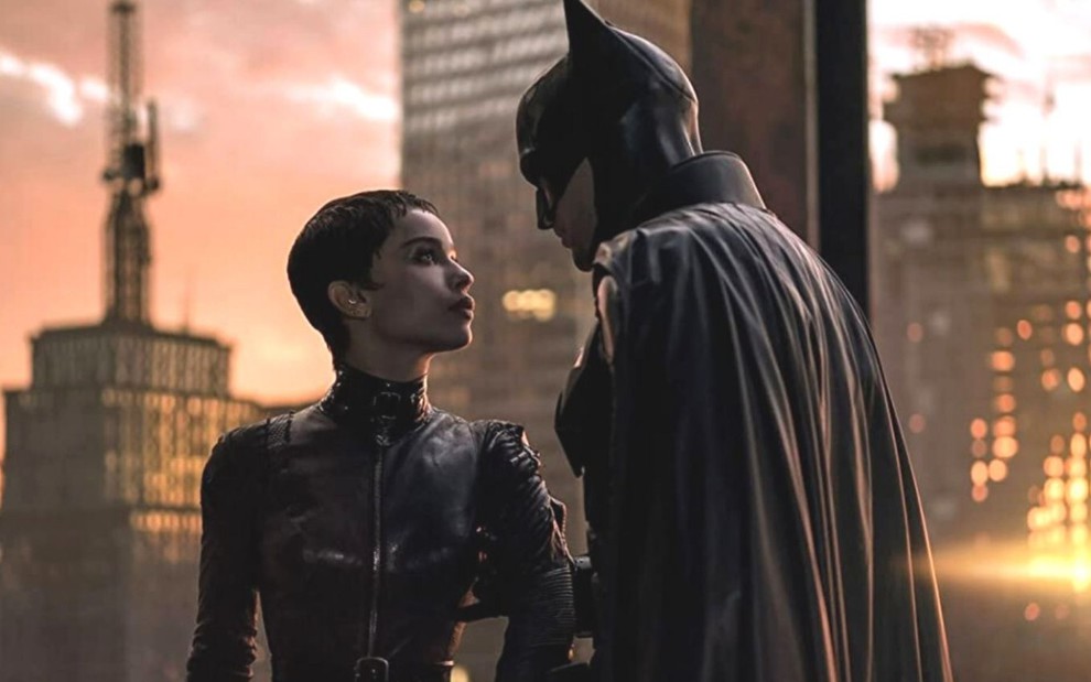 Zoë Kravitz e Robert Pattinson em Batman, filme da Warner Bros. sobre o herói da DC