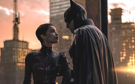 Zoë Kravitz e Robert Pattinson em Batman, filme da Warner Bros. sobre o herói da DC