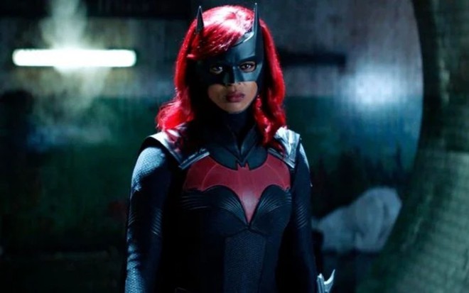 Javicia Leslie em cena da segunda temporada de Batwoman