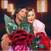 Gretchen e Ivete Sangalo abraçadas na estreia da segunda temporada de The Masked Singer Brasil