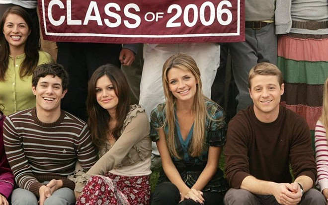 Adam Brody, Rachel Bilson, Mischa Barton e Ben McKenzie em foto da 3ª temporada de The O.C.