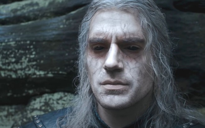 Henry Cavill em cena de The Witcher