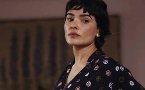 Leonor (Vanessa Giácomo) fica a um passo de desvendar mistério de Guerra (Humberto Martins)