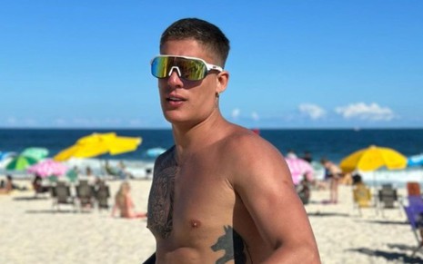 Tiago Ramos em praia no Rio de Janeiro: arrumou briga