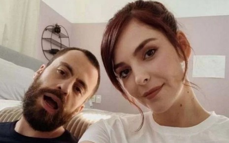 Tomás Bertoni e Titi Müller em selfie publicada nas redes sociais