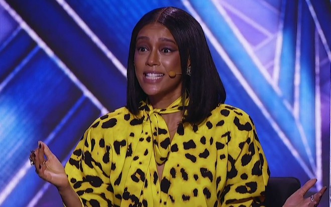 Imagem de Taís Araujo de cabelo liso como jurada no The Masked Singer Brasil