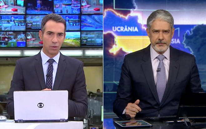 Os âncoras Cesar Tralli (à esq.) no Jornal Hoje e William Bonner (à dir.) no Jornal Nacional nos jornais da Globo de quinta-feira (24)