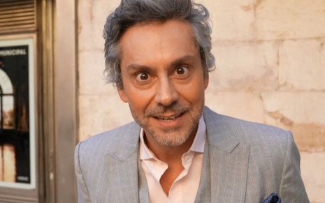 Alexandre Nero interpreta Stênio em Travessia, novela das nove da Globo
