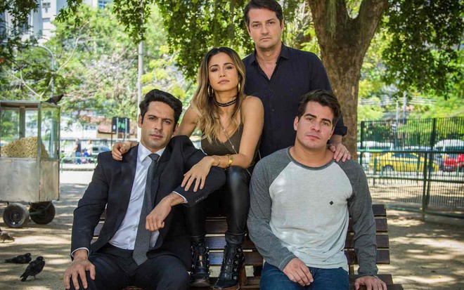 Agnaldo (João Baldasserini), Sandra Helena (Nanda Costa), Malagueta (Marcelo Serrado) e Júlio (Thiago Martins)