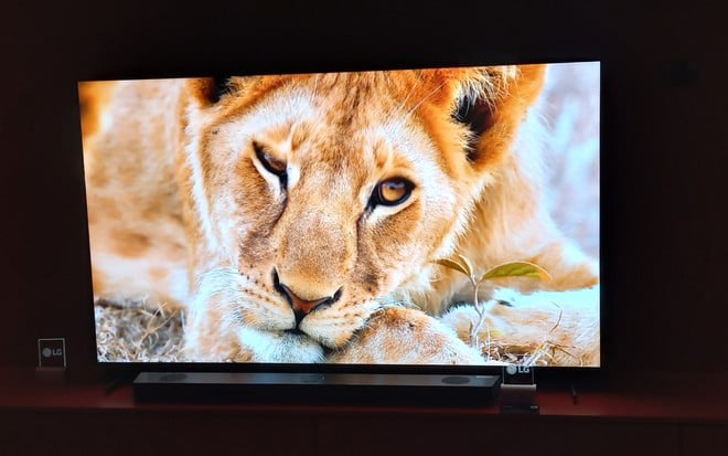TV OLED 8K Z3, de 77 polegadas, exposta em São Paulo