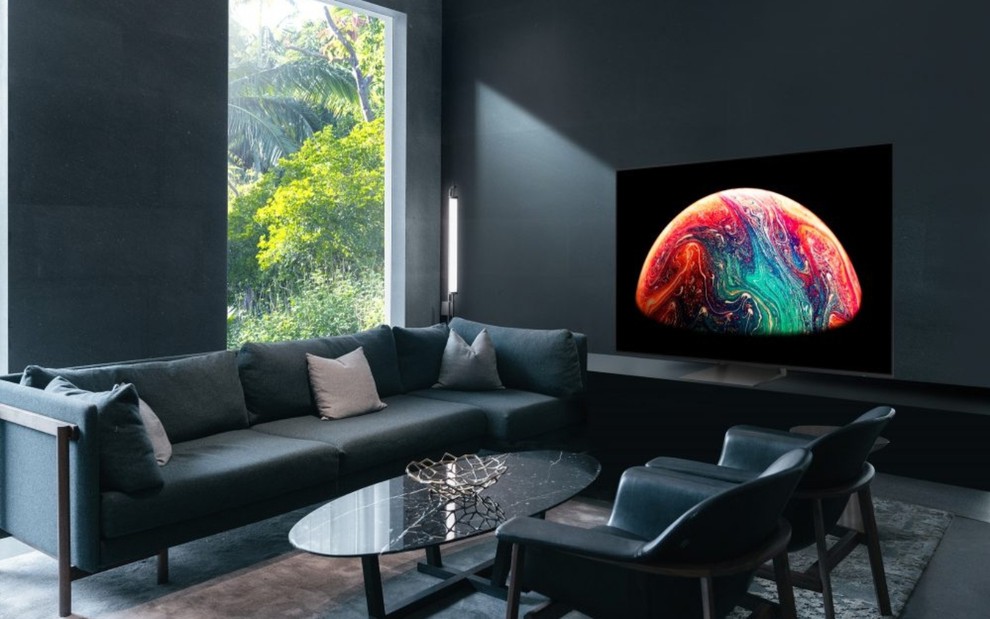 TV OLED Samsung de 55 polegadas em sala decorada