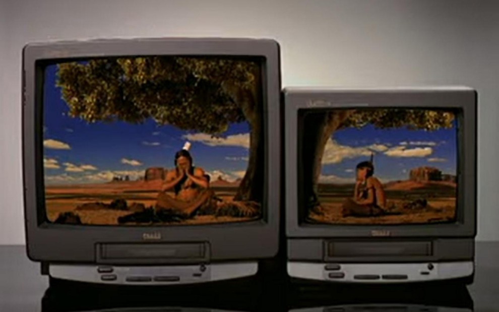 Anúncio da Philco, popular em 1995, mostra dois televisores, um ao lado do outro