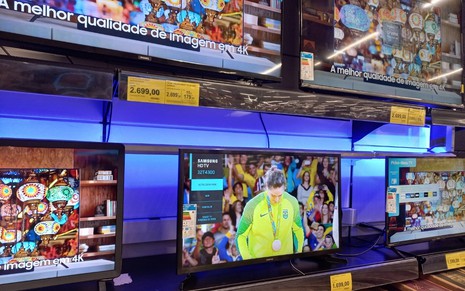 TVs à venda em loja na cidade de São Paulo