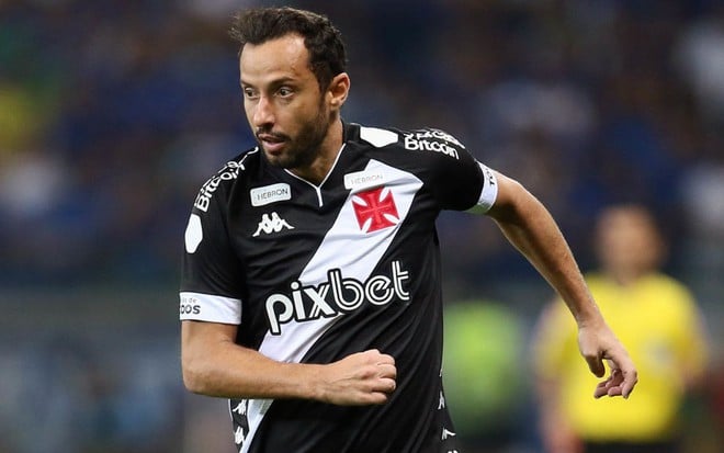 Nenê em campo em uma partida da Série B pelo Vasco