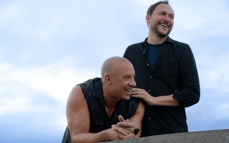 Vin Diesel e Louis Leterrier nos bastidores de Velozes & Furiosos 10