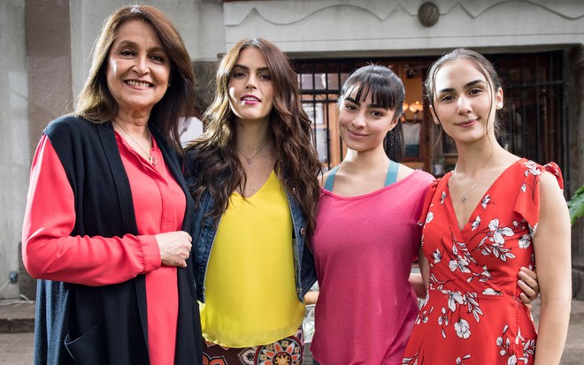 Imagem com Daniela Romo, Claudia Álvarez, Valentina Buzzurro e Julia Urbini, protagonistas de Vencer o Desamor