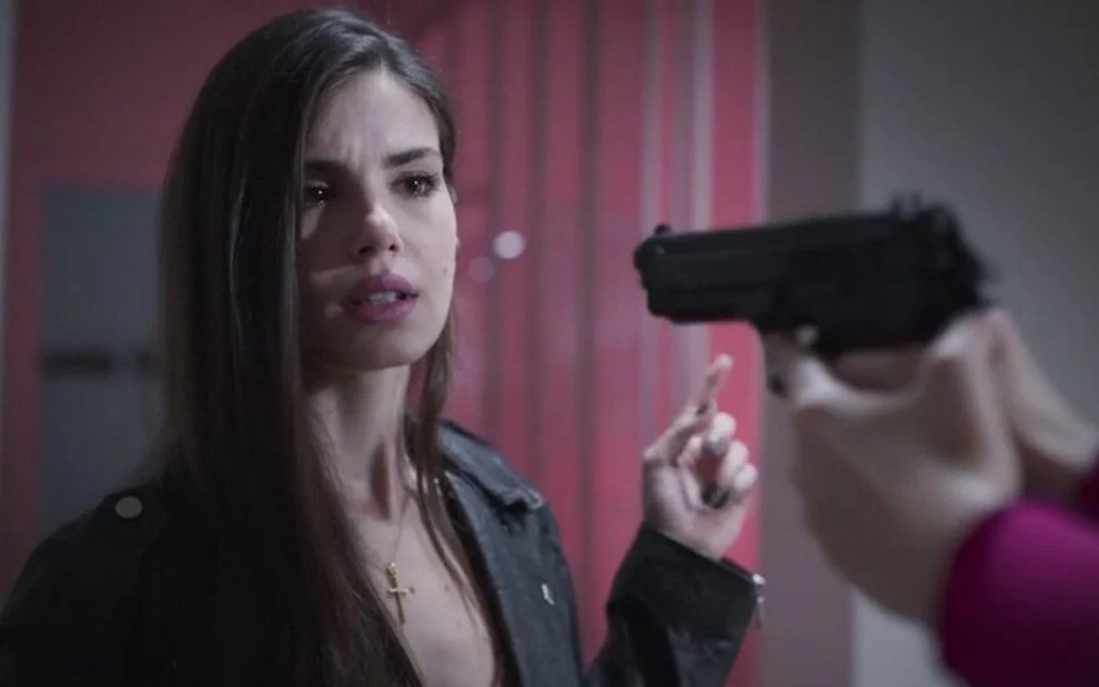 Camila Queiroz como Angel em cena de Verdades Secretas 2
