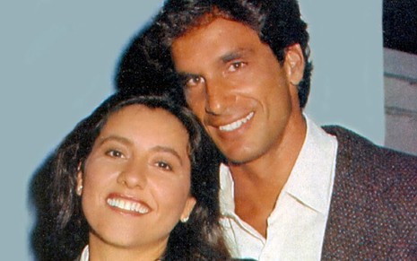 Cassia Kis e Victor Fasano em Barriga de Aluguel, lado a lado