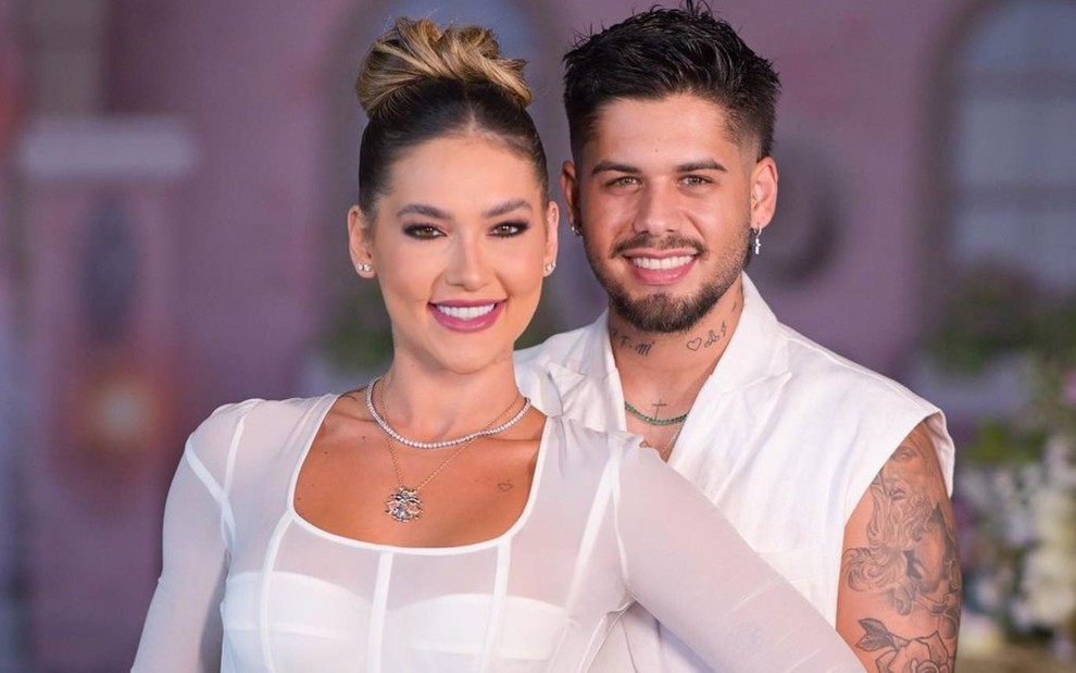 O casal Virginia Fonseca e Zé Felipe em foto publicada no Instagram, ambos sorrindo, lado a lado, de blusas brancas