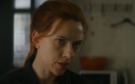 Scarlett Johansson em cena do filme Viúva Negra