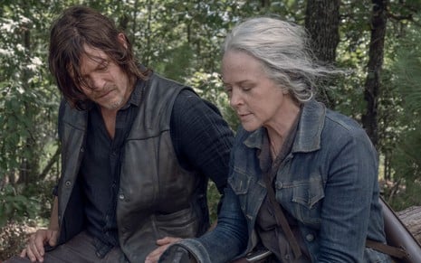 Norman Reedus (Daryl) e Melissa McBride (Carol) em cena de The Walking Dead