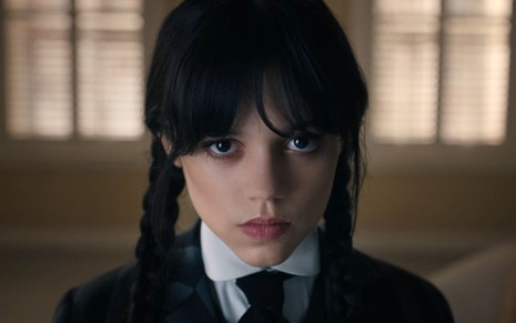Imagem de Jenna Ortega em cena de Wandinha na Netflix