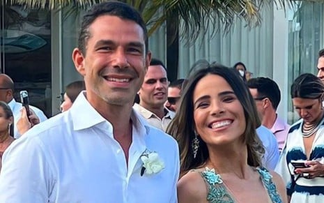 Wanessa Camargo, à direita, e Marcus Buaiz, à esquerda, em foto publicada no Instagram, ele veste uma camisa branca e ela um vestido verde florido