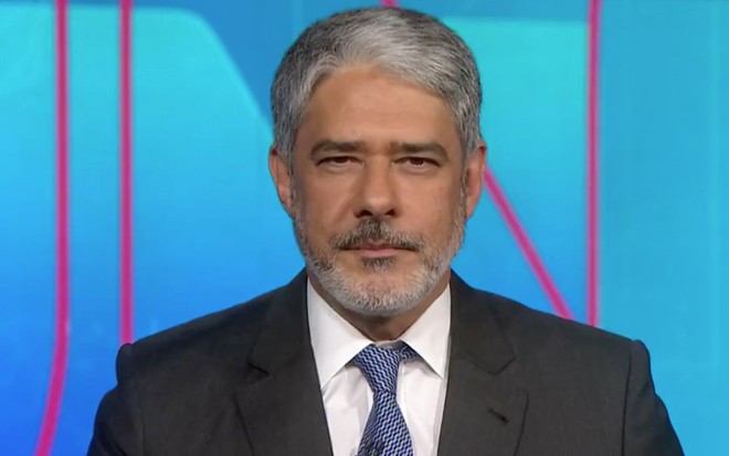 William Bonner apresentando o Jornal Nacional, na Globo, em 1º de abril de 2022