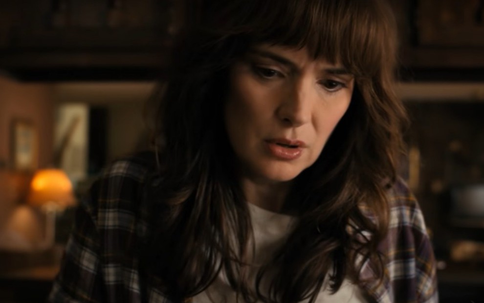 Winona Ryder como Joyce na quarta temporada de Stranger Things