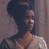 Heslaine Vieira com expressão de tristeza em cena como Zayla na novela Nos Tempos do Imperador