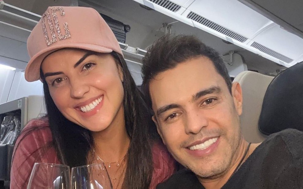 Zezé Di Camargo embarcou para Miami acompanhado de Graciele Lacerda