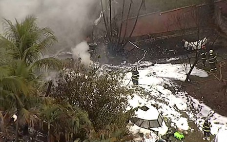 Destroços do avião da Voepass que caiu em Vinhedo